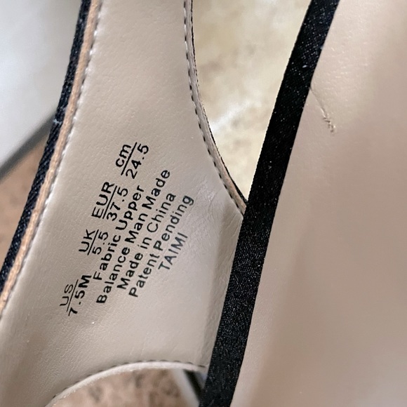 Naturalizer Taimi Black Fabric Sandals - Picture 5 of 9